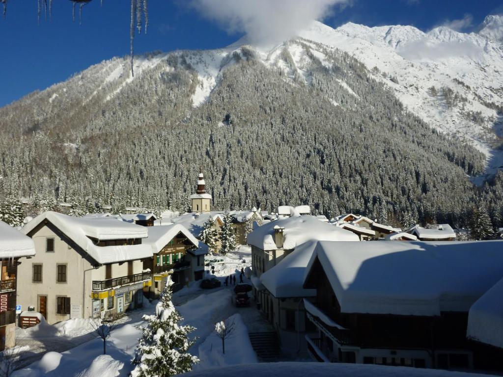 Hotel Restaurant La Couronne Chamonix Oda fotoğraf